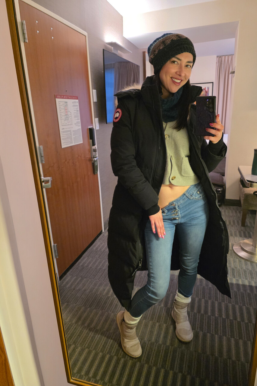 Nahaufnahme Butt-Plug Solo mit schlanker Amateurin Isabel L